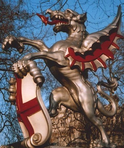 Красный дракон в Лондонском Сити