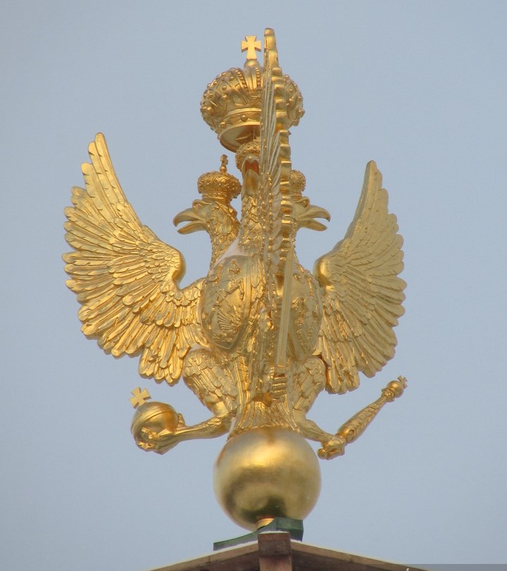 Трёхглавый орёл на телеграфной башне Зимнего Дворца