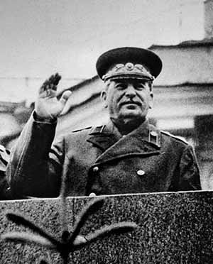 Маршалы Семён Будённый, И.В. Сталин, Георгий Жуков. Парад на Красной площади 24 июня 1945 года